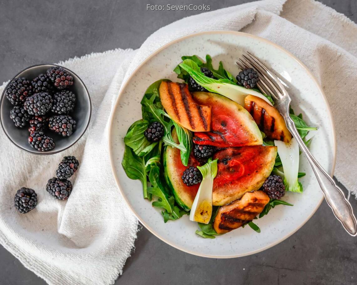 Veganes Rezept: Sommersalat mit Grillmelone und Brombeeren 2