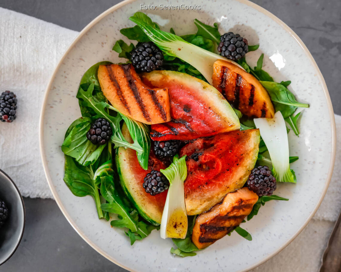 Veganes Rezept: Sommersalat mit Grillmelone und Brombeeren 3