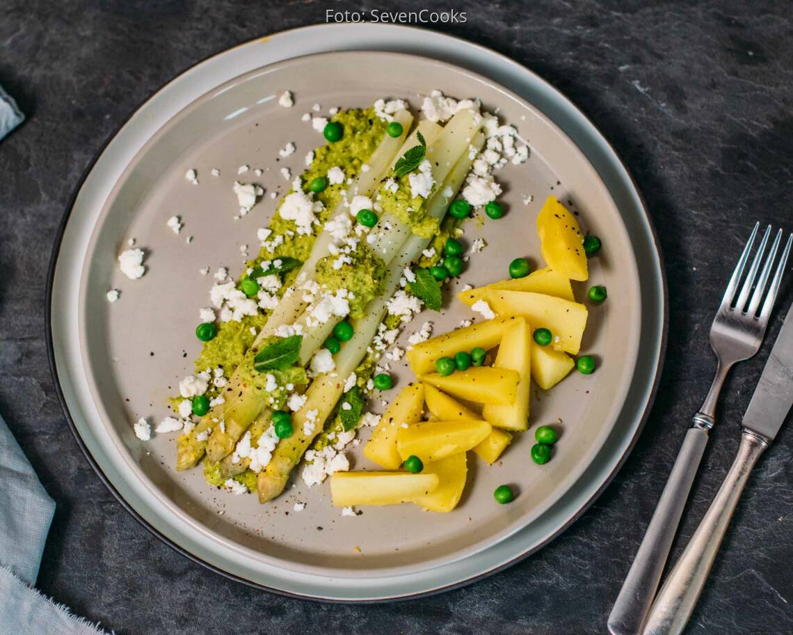 Veganes Rezept: Spargel mit Erbsen-Minz-Soße 1