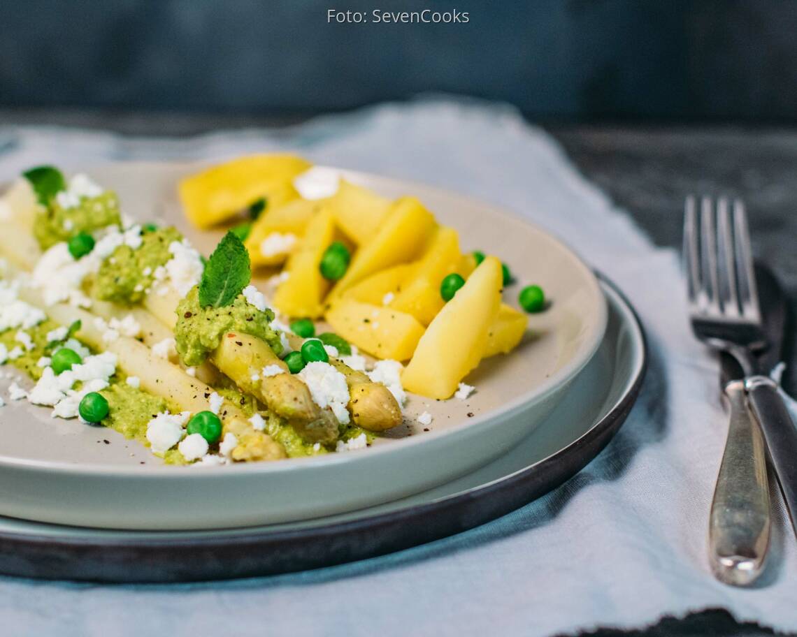 Veganes Rezept: Spargel mit Erbsen-Minz-Soße 2