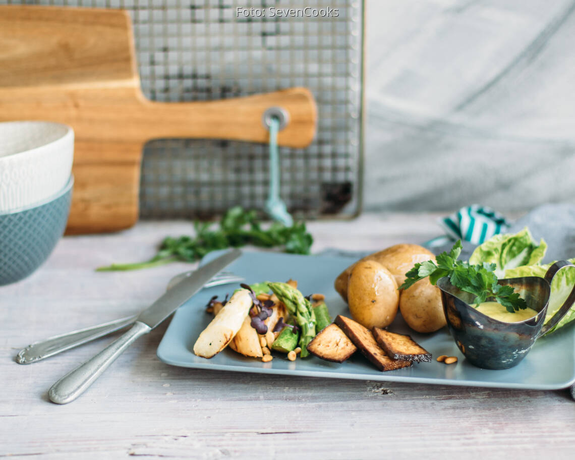 Veganes Rezept: Spargel mit veganer Sauce Hollandaise