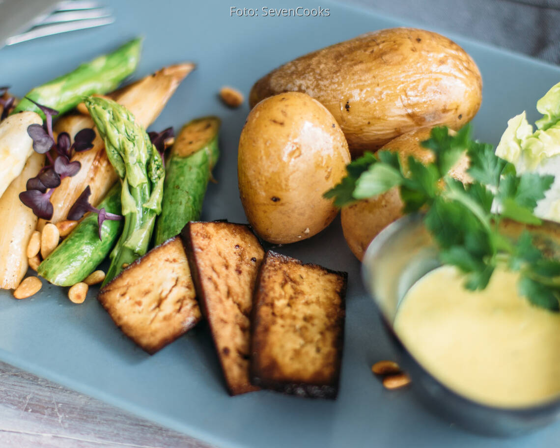 Veganes Rezept: Spargel mit veganer Sauce Hollandaise