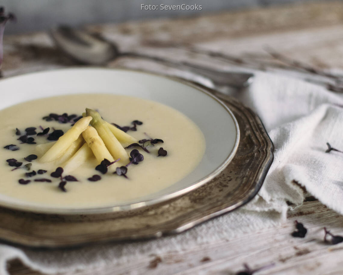 Veganes Rezept: Spargelsuppe mit Rettichkresse und blanchiertem Zitronenspargel 1