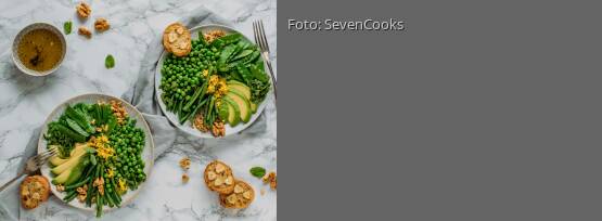 Rezeptbild für "Super Green Salad mit Knoblauchbaguette"