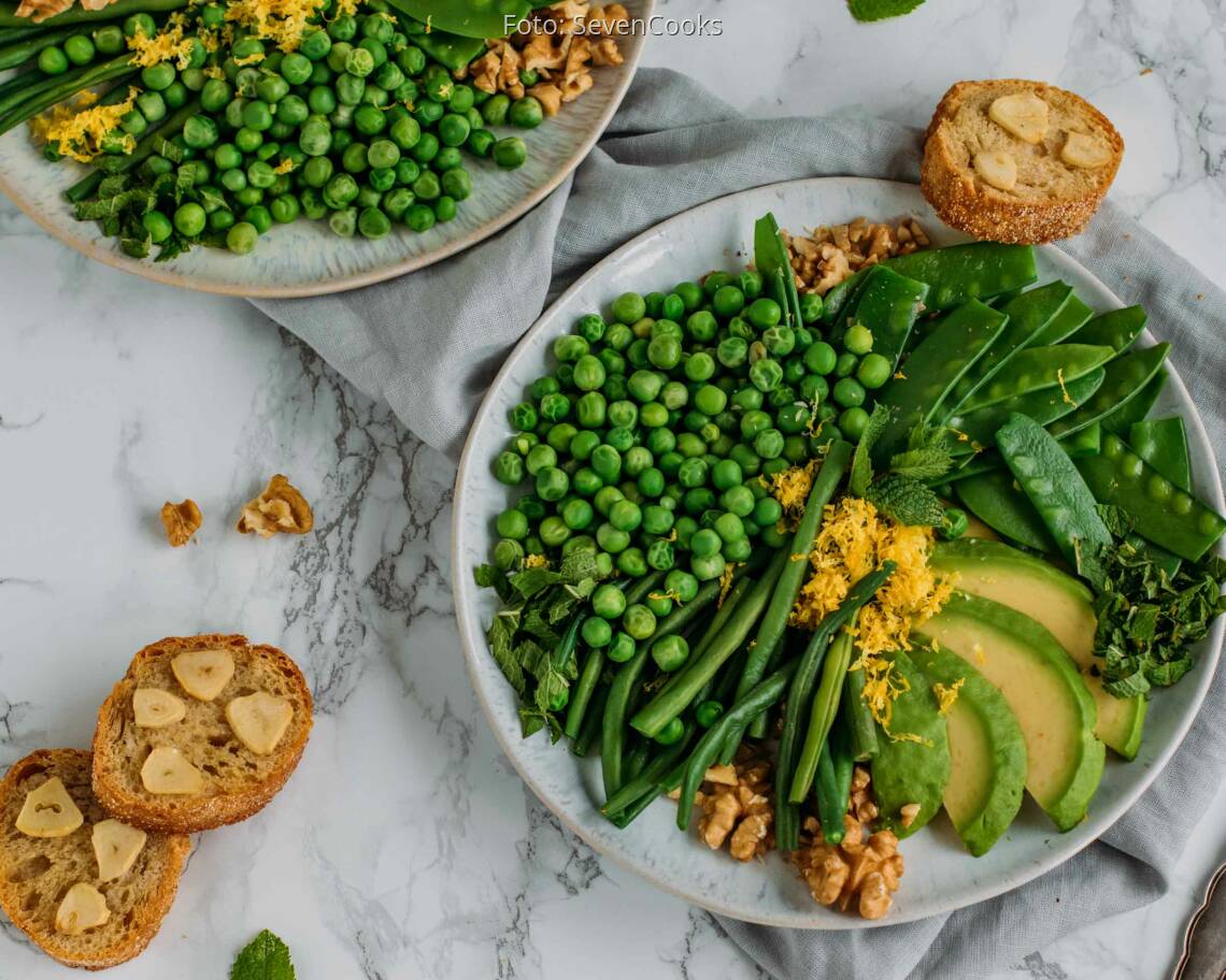 Veganes Rezept: Super Green Salad mit Knoblauchbaguette_2