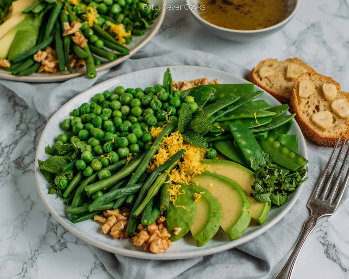 Veganes Rezept: Super Green Salad mit Knoblauchbaguette_3