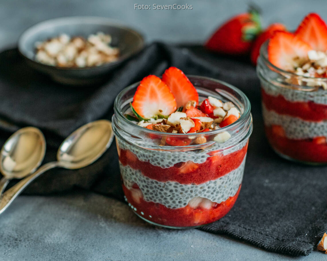 Veganes Rezept: Earl-Grey-Chiapudding mit Erdbeermarmelade und frischen Erdbeeren 2