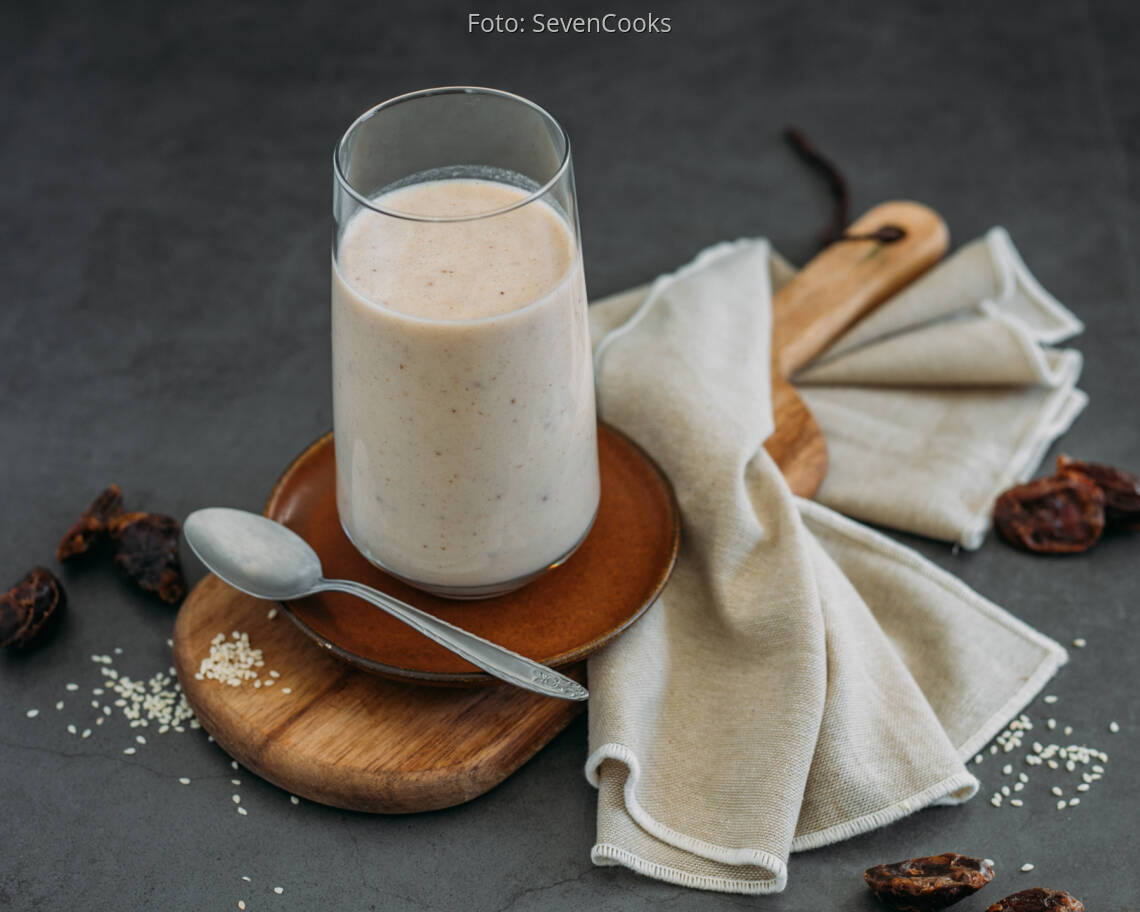 Veganes Rezept: Tahini Dattel Smoothie 1