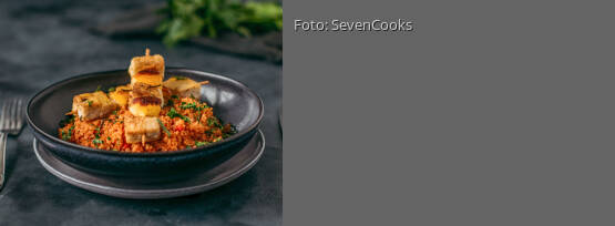 Rezeptbild für "Tomaten-Bulgur mit Tofu-Zitronen-Spießen"