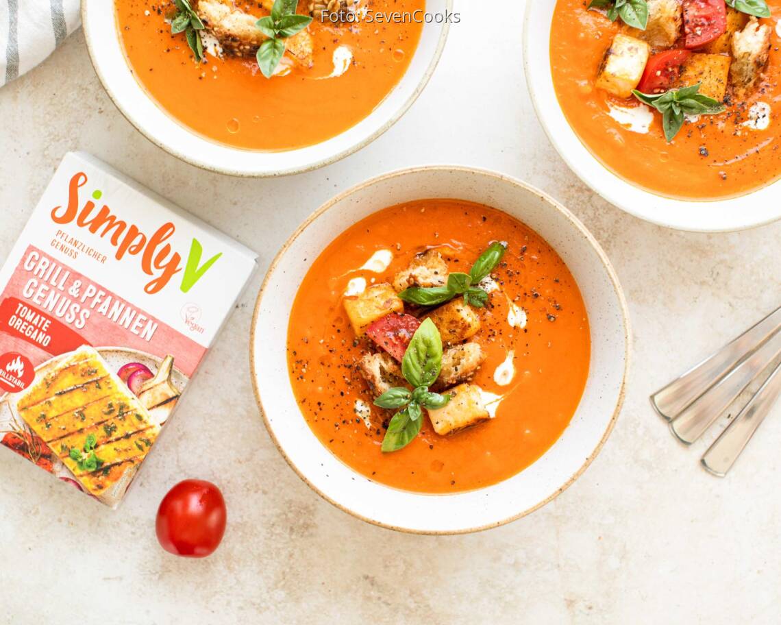 Veganes Rezept: Tomatensuppe mit veganem Pfannenkäse 1