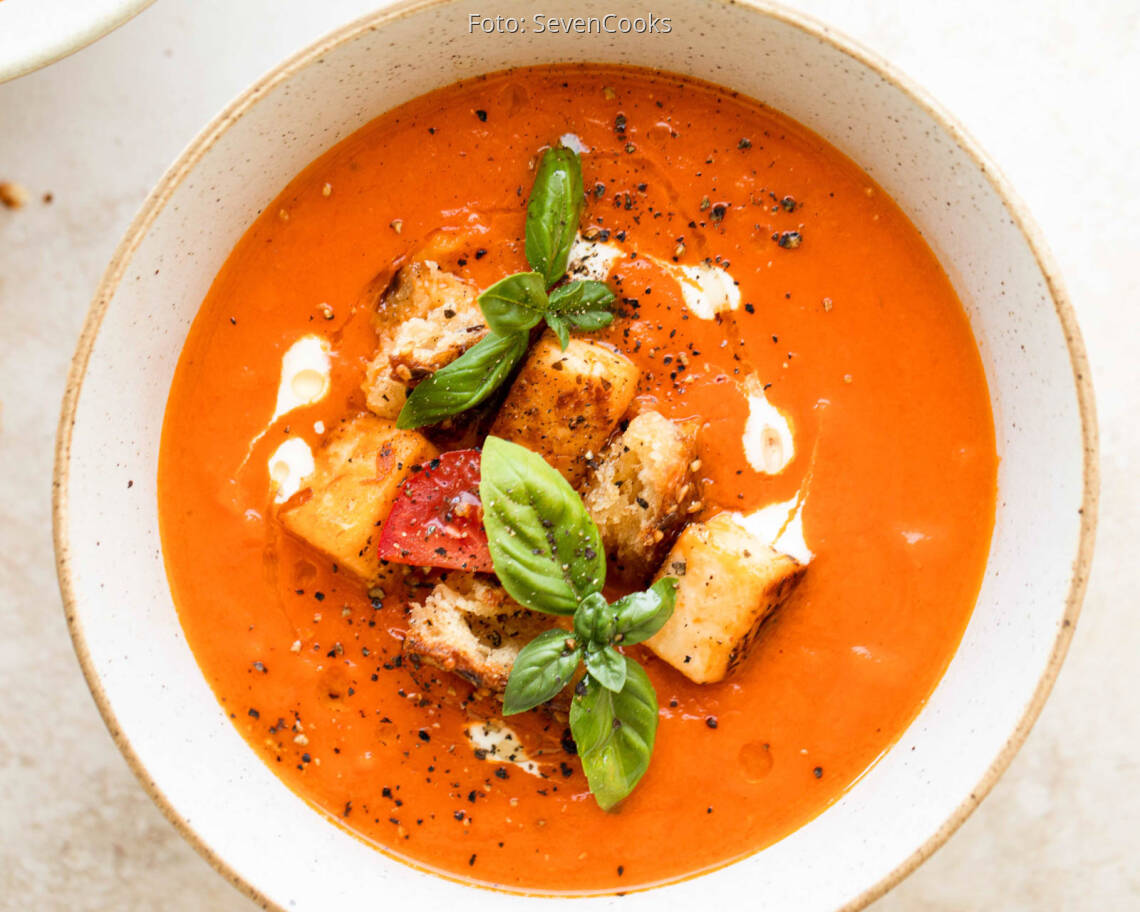 Veganes Rezept: Tomatensuppe mit veganem Pfannenkäse 3