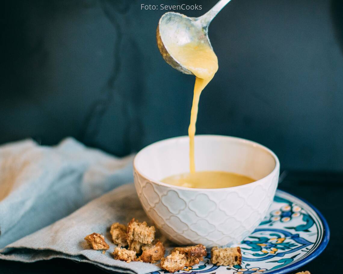 Veganes Rezept: Vegane Kartoffelsuppe mit Croutons