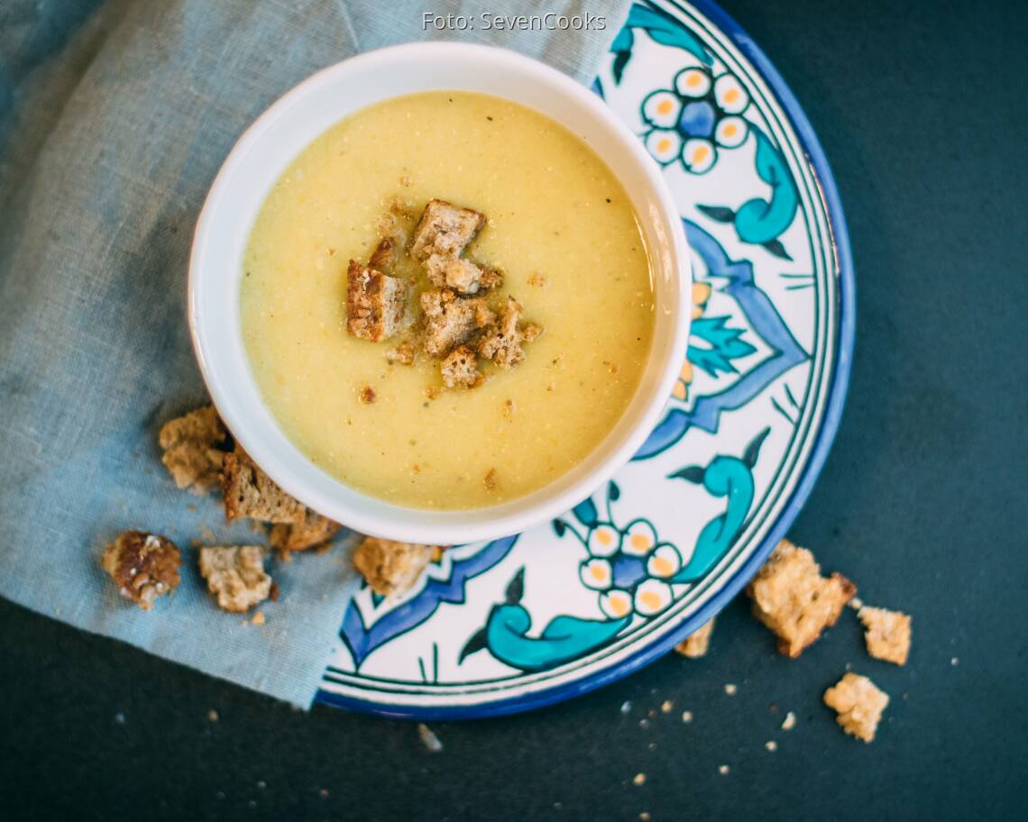Veganes Rezept: Vegane Kartoffelsuppe mit Croutons
