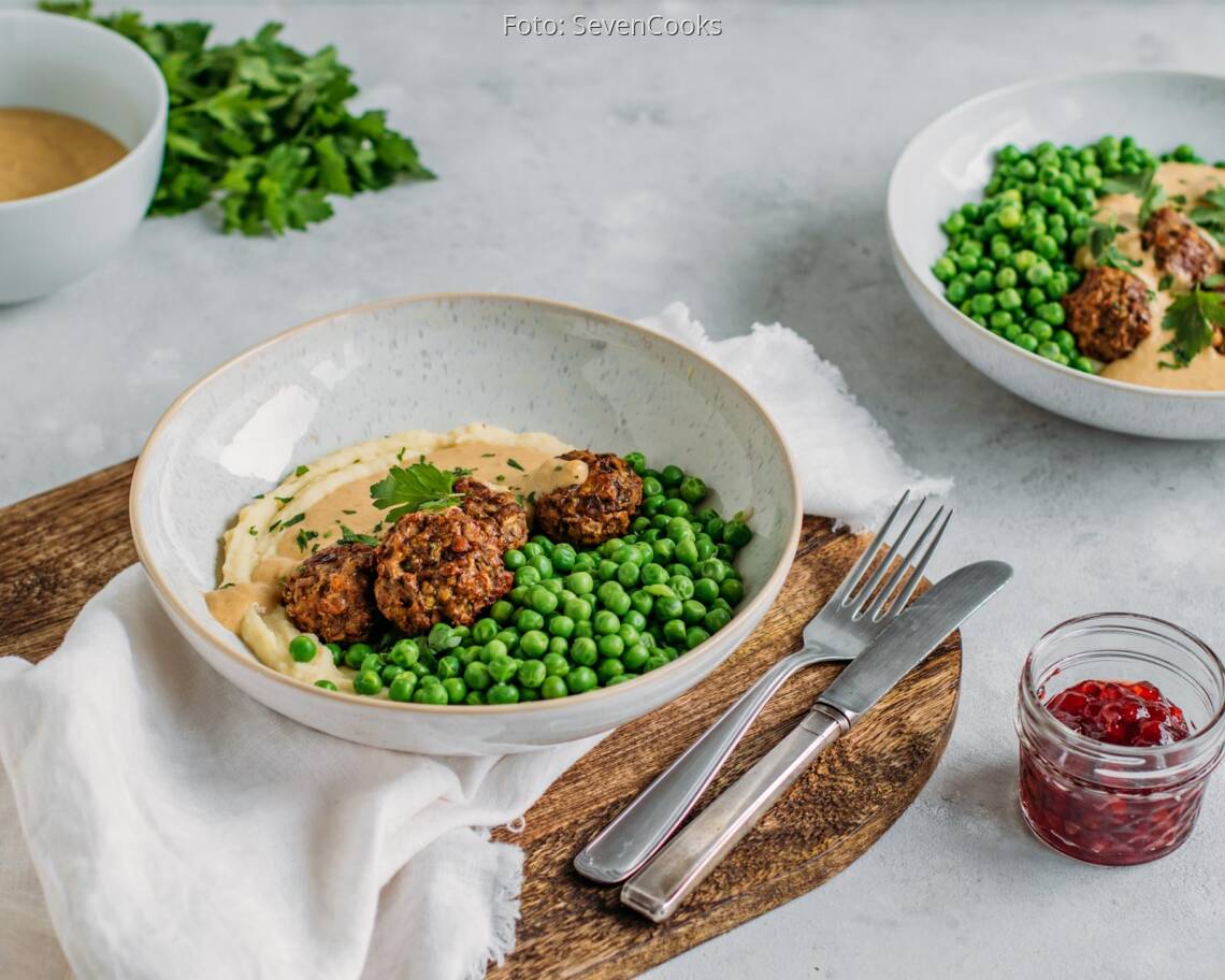 Veganes Rezept: Vegane Köttbullar mit Kartoffelpüree und Erbsen 2