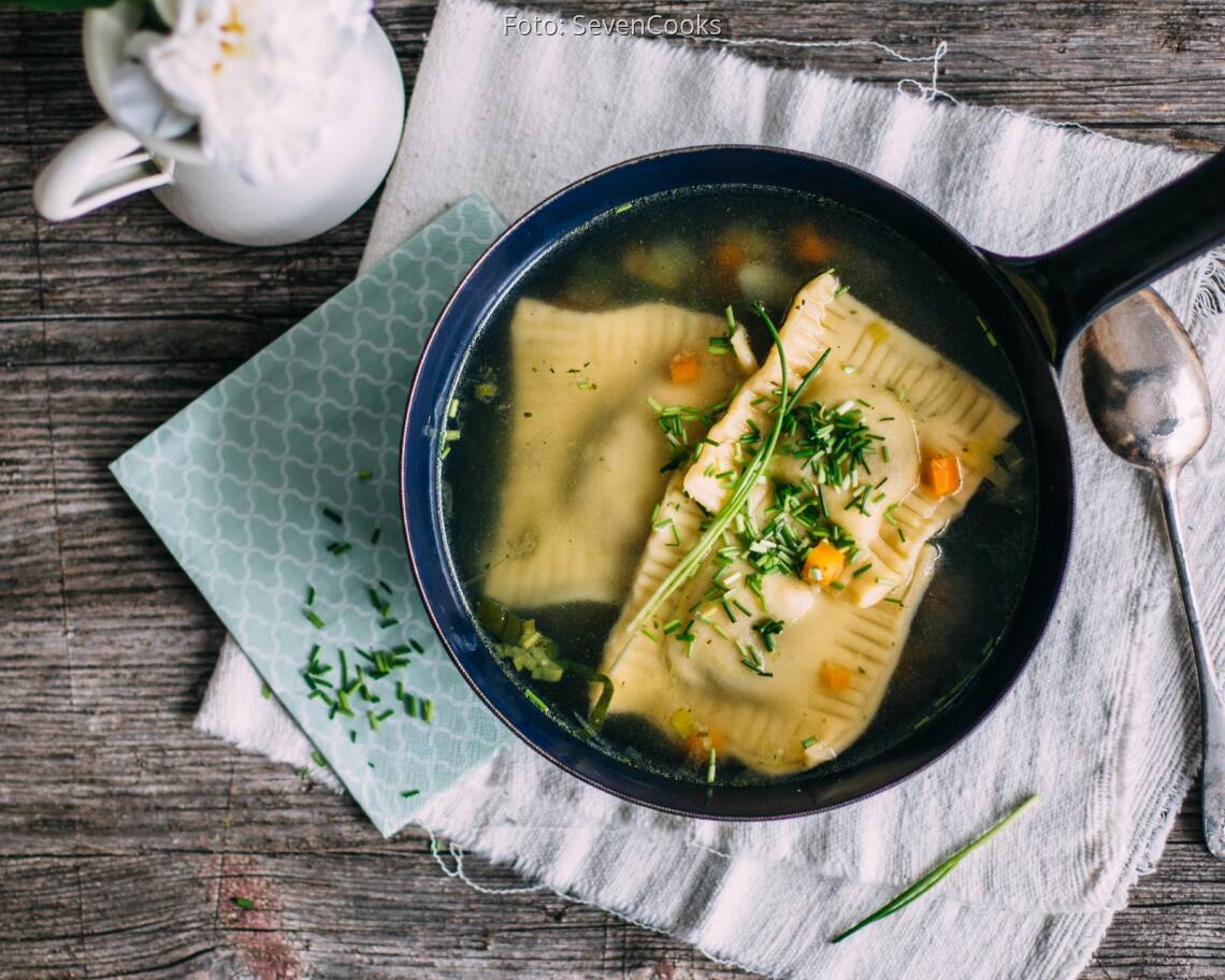 Veganes Rezept: Vegane Pilzmaultaschen in Gemüsebrühe