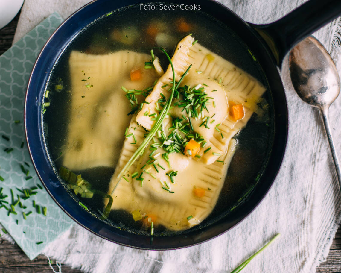 Veganes Rezept: Vegane Pilzmaultaschen in Gemüsebrühe