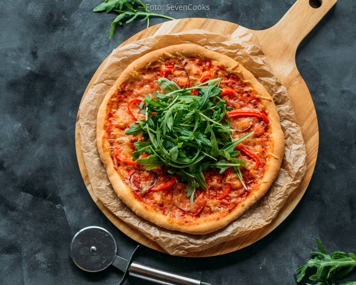 Veganes Rezept: Vegane Pizza mit Rucola und Paprika 1