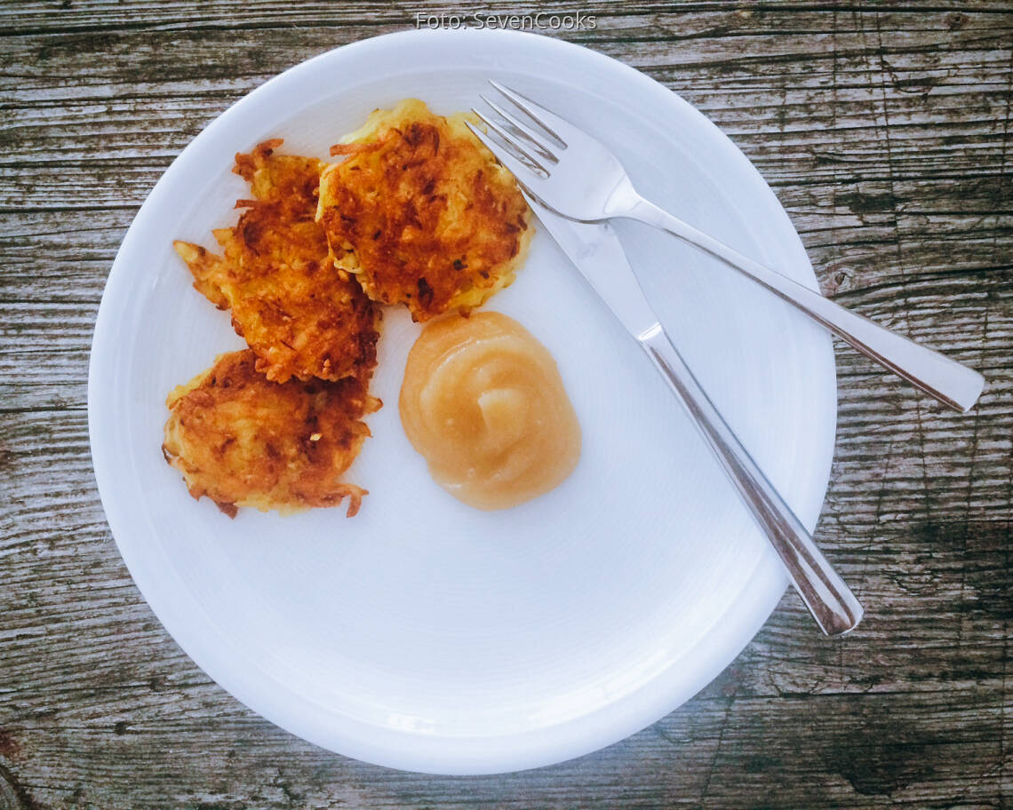 Veganes Rezept: Vegane Reiberdatschi mit Apfelmus