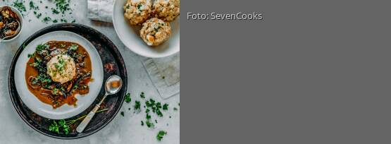 Rezeptbild für "Vegane Semmelknödel mit Waldpilzrahmsoße"