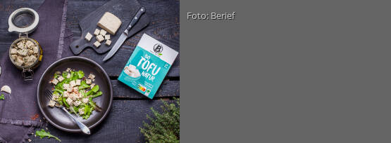 Rezeptbild für "Veganer Feta aus Tofu auf Salat"