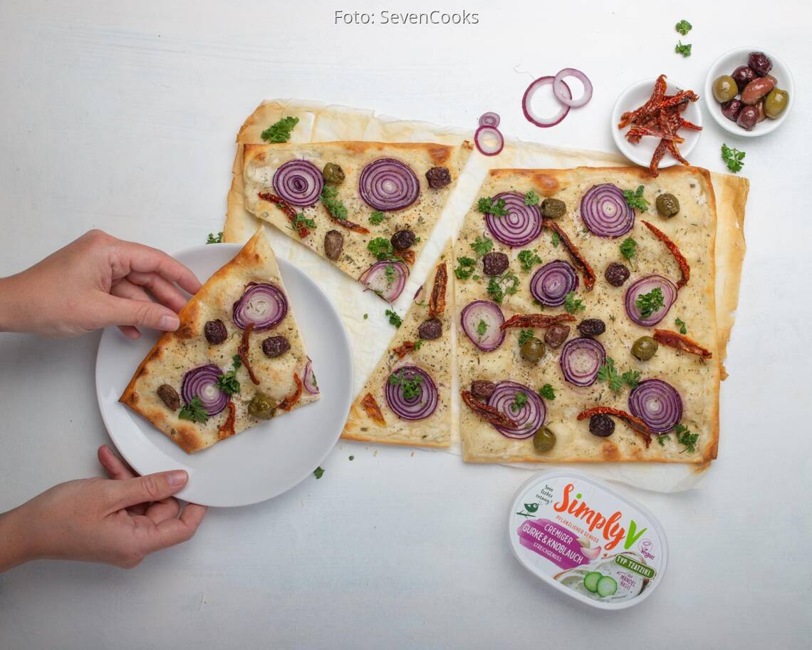 Veganes Rezept: Veganer Flammkuchen griechischer Art 3