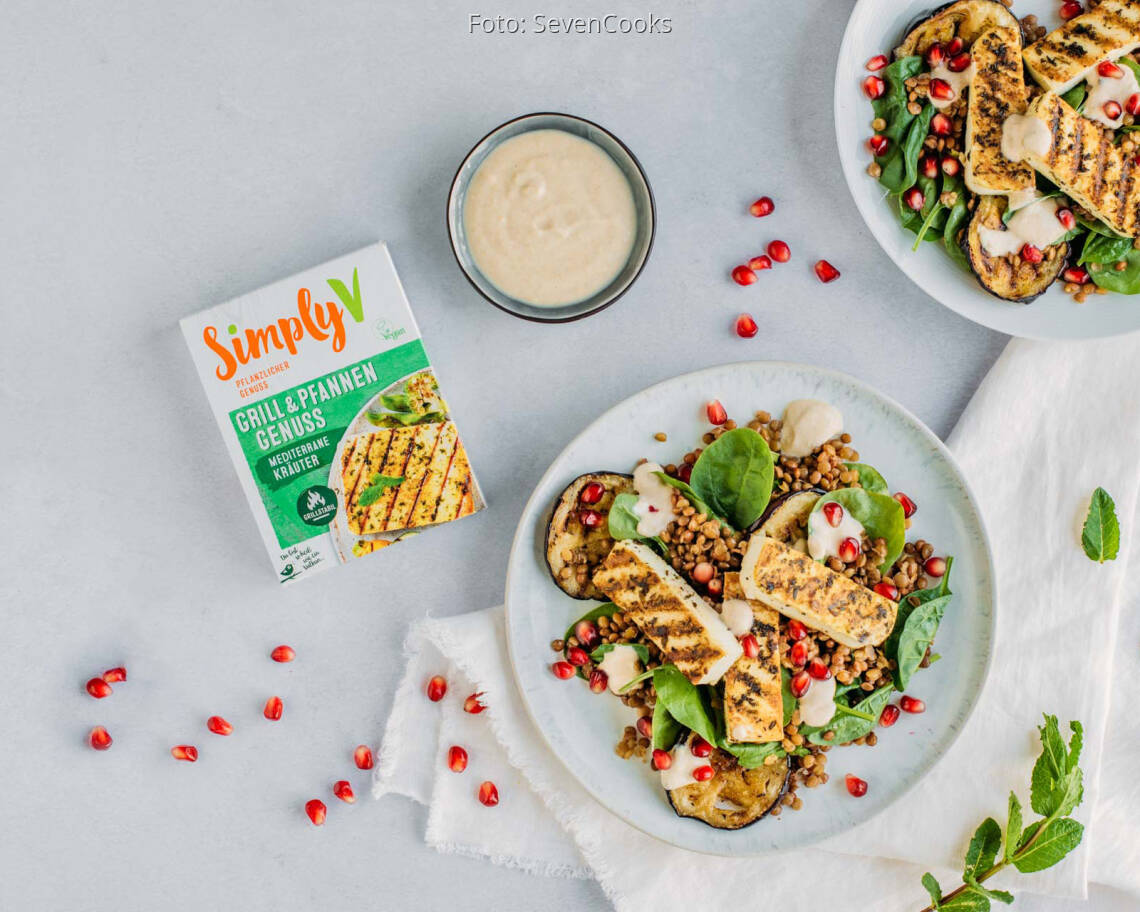 Veganes Rezept: Veganer Grillkäse mit Auberginen-Linsen-Salat Simply V