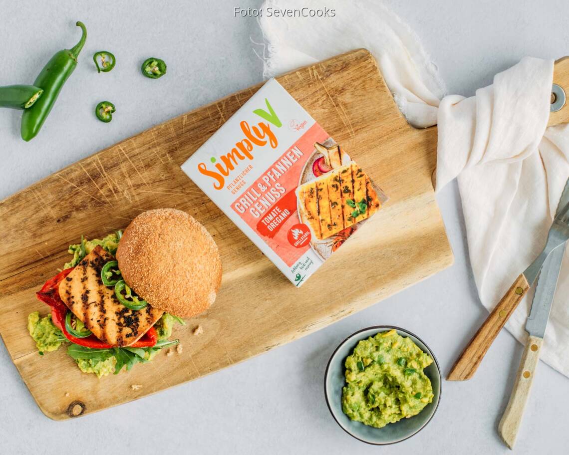 Veganes Rezept: Veganer Grillkäse-Burger mit scharfem Avocado-Dip von Simply V 2