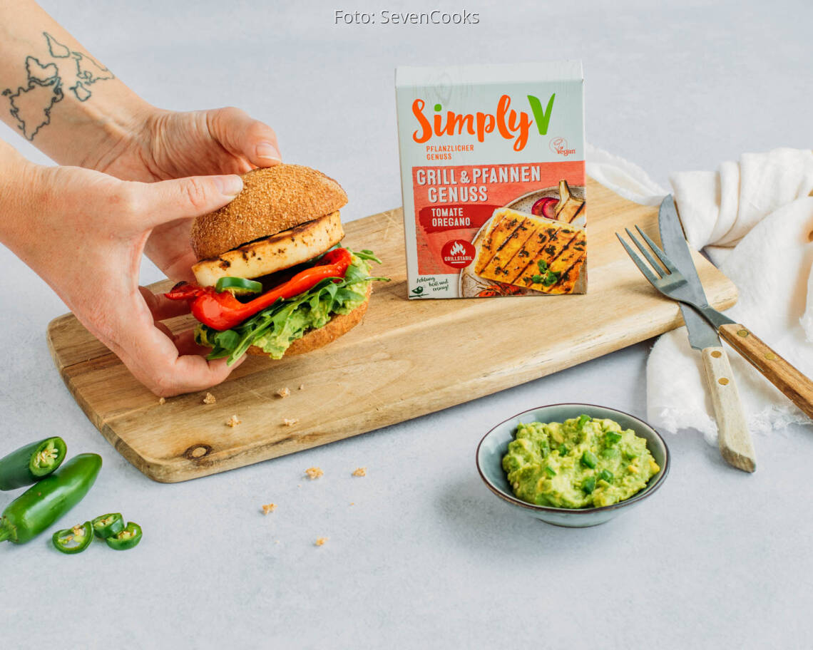 Veganes Rezept: Veganer Grillkäse-Burger mit scharfem Avocado-Dip von Simply V 3