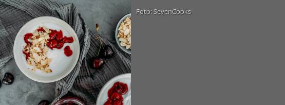 Rezeptbild für "Veganes Joghurt-Frühstück mit Sauerkirschen"