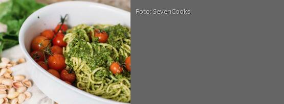 Rezeptbild für "Spaghetti mit veganem Spinat-Pistazien-Pesto"