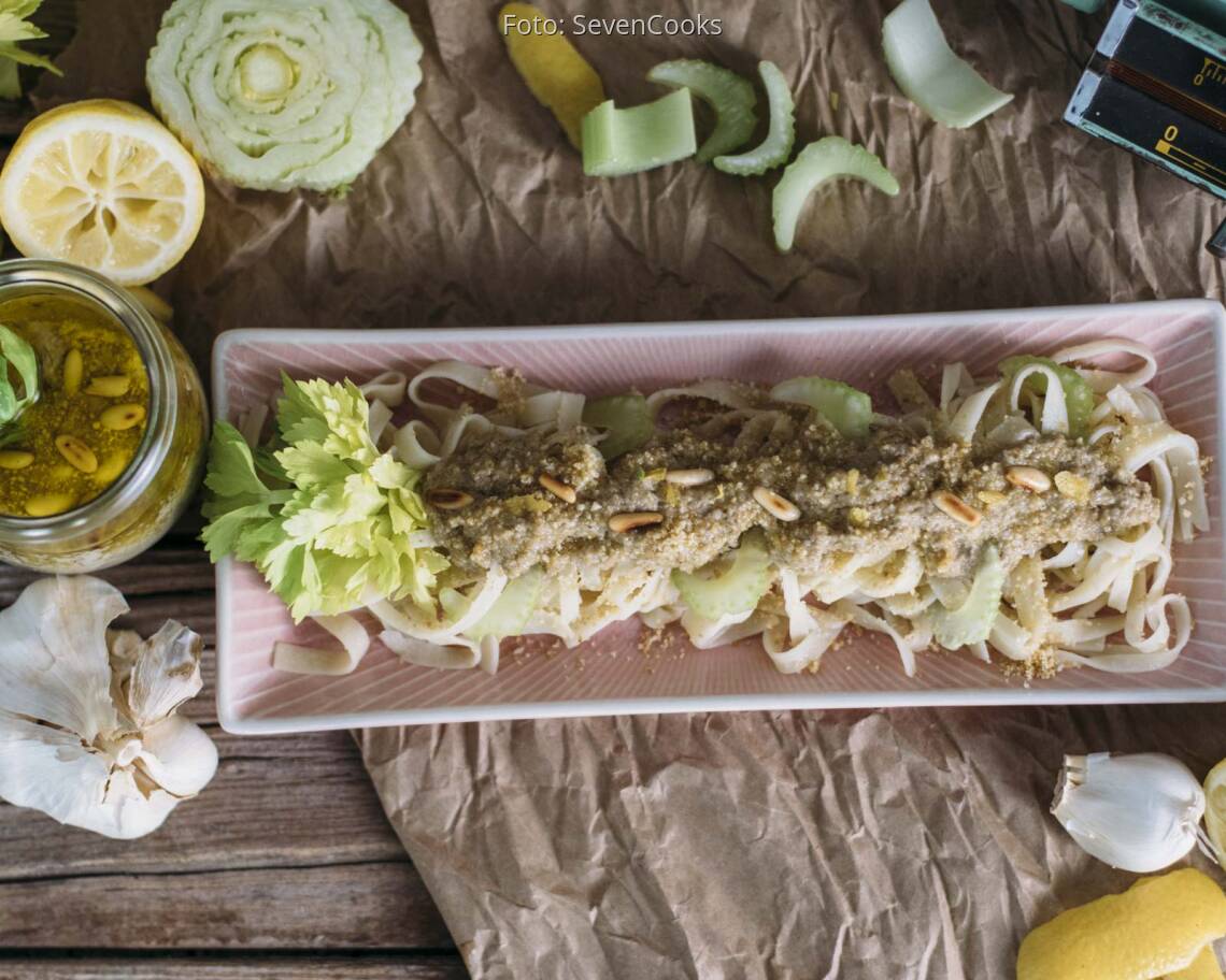 Veganes Rezept: Veganes Pesto mit Stangensellerie 1