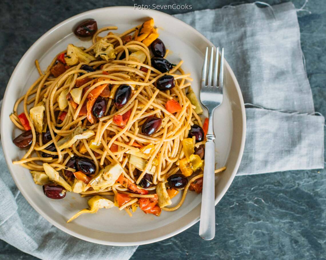 Veganes Rezept: Vollkornpasta mit Antipasti 2