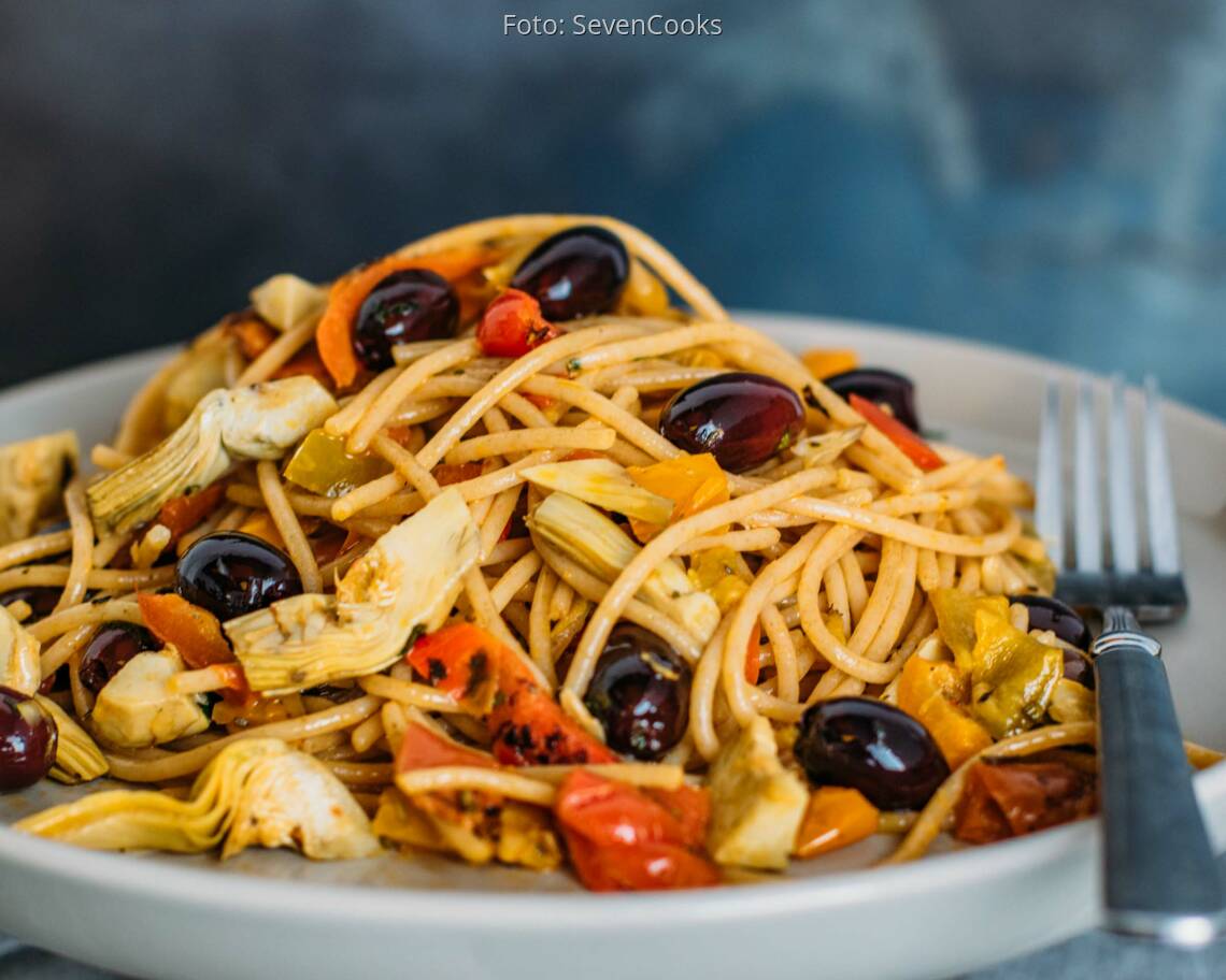 Veganes Rezept: Vollkornpasta mit Antipasti 3