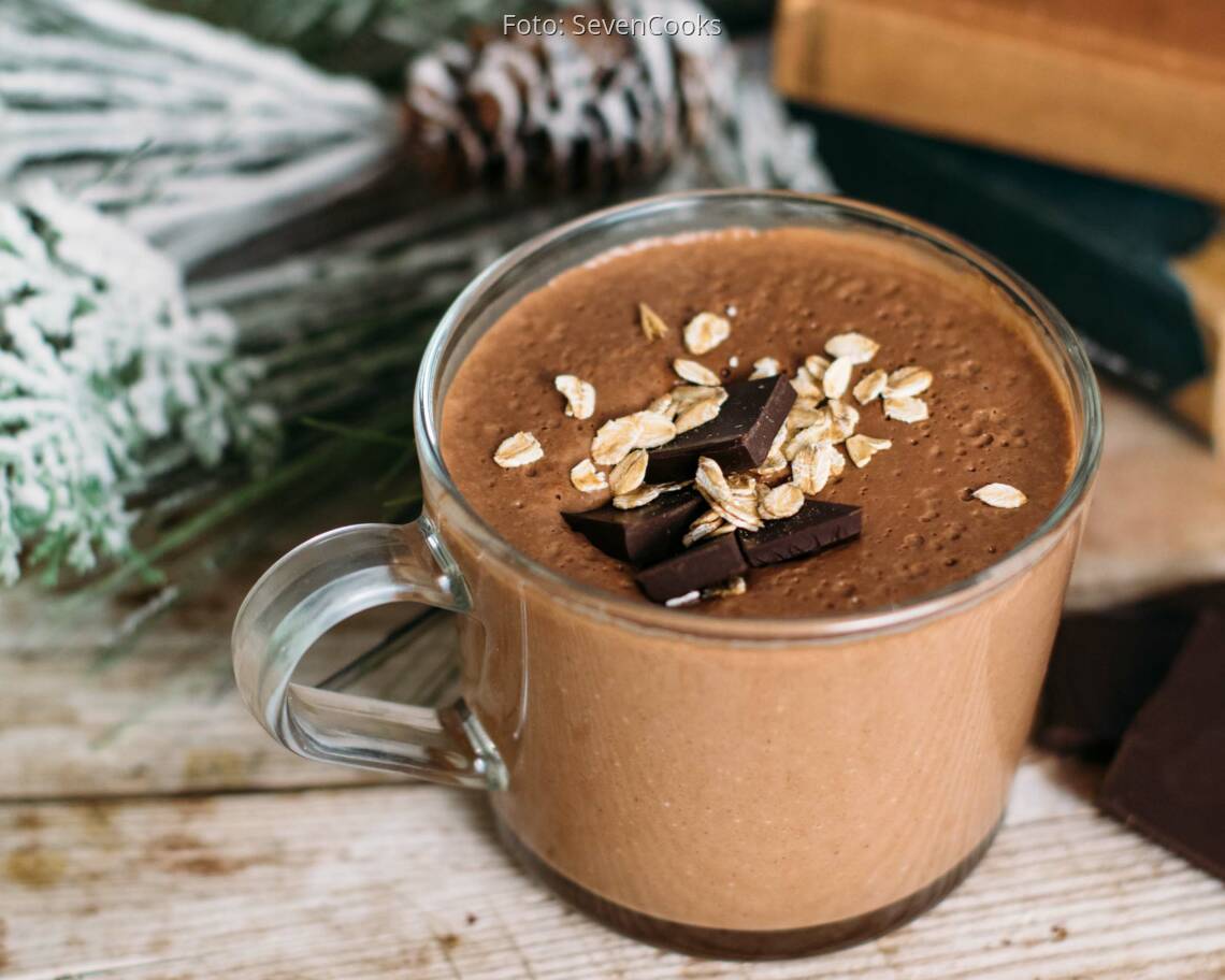 Veganes Rezept: Warmer Smoothie mit Schokolade, Haferflocken und Banane