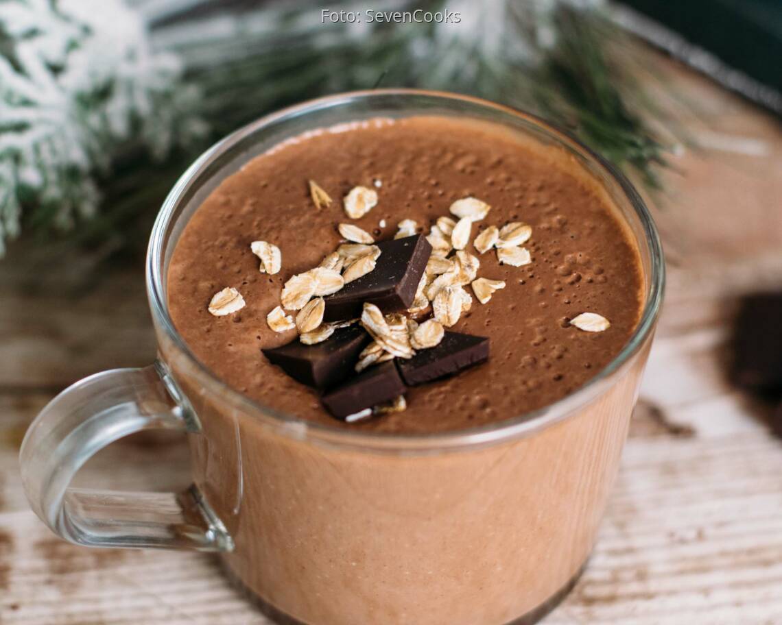 Veganes Rezept: Warmer Smoothie mit Schokolade, Haferflocken und Banane