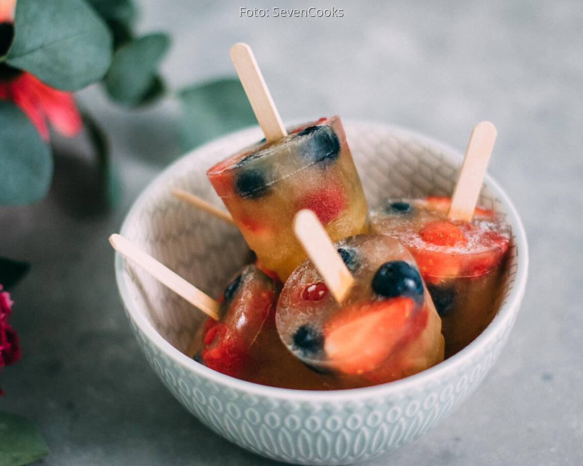 Veganes Rezept: Wassereis aus Jasmintee mit frischen Beeren_2