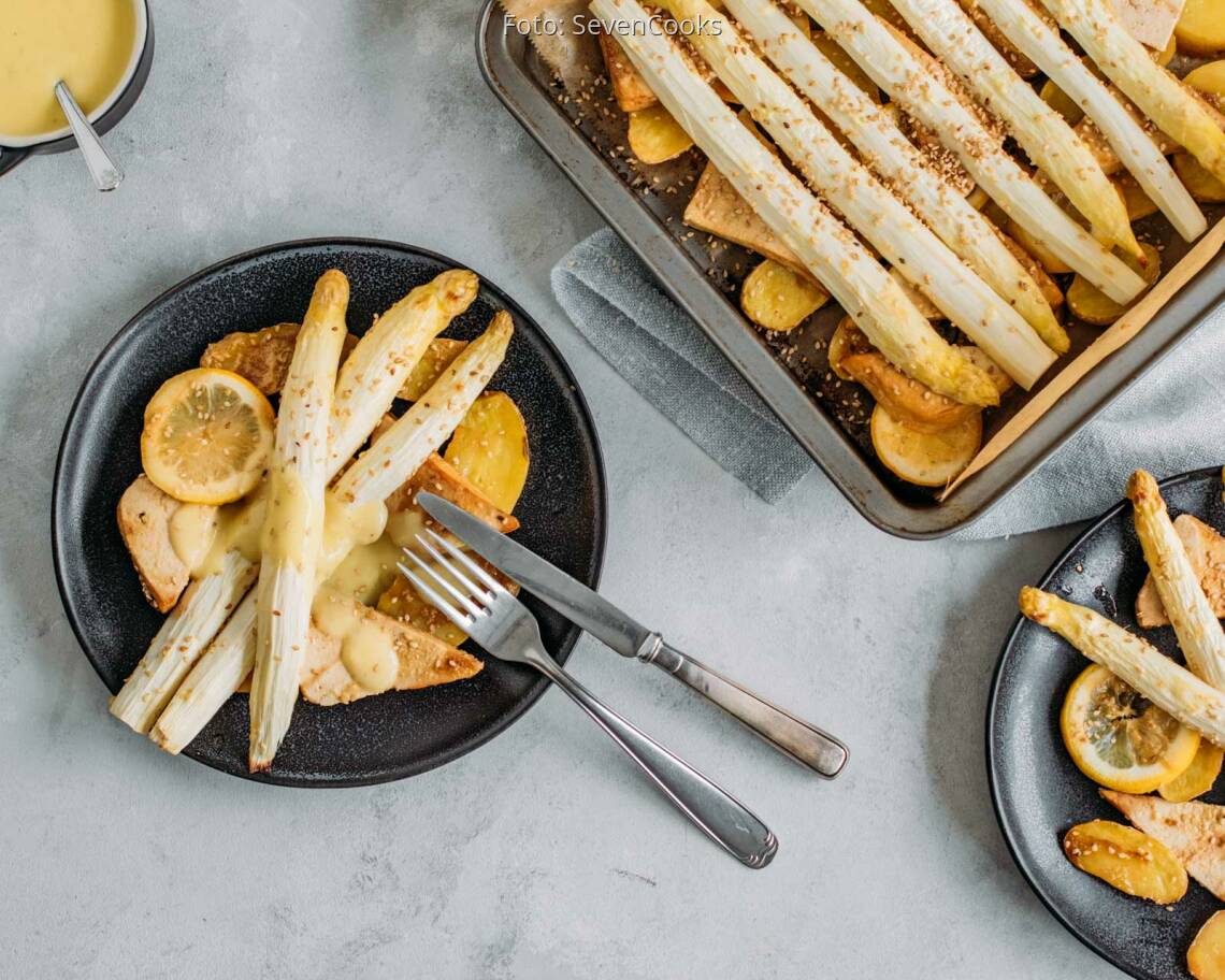 Veganes Rezept: weisser Ofenspargel auf Frühkartoffeln 1