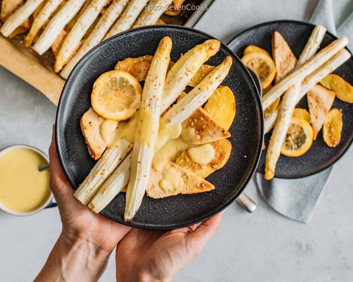 Veganes Rezept: weisser Ofenspargel auf Frühkartoffeln 3