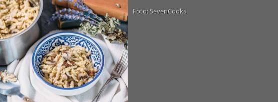 Rezeptbild für "One Pot Pasta mit Wirsing und Pilzen"