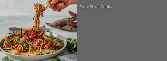 Rezeptbild für "Zoodles aus Urkarotten mit Mandelsahne"