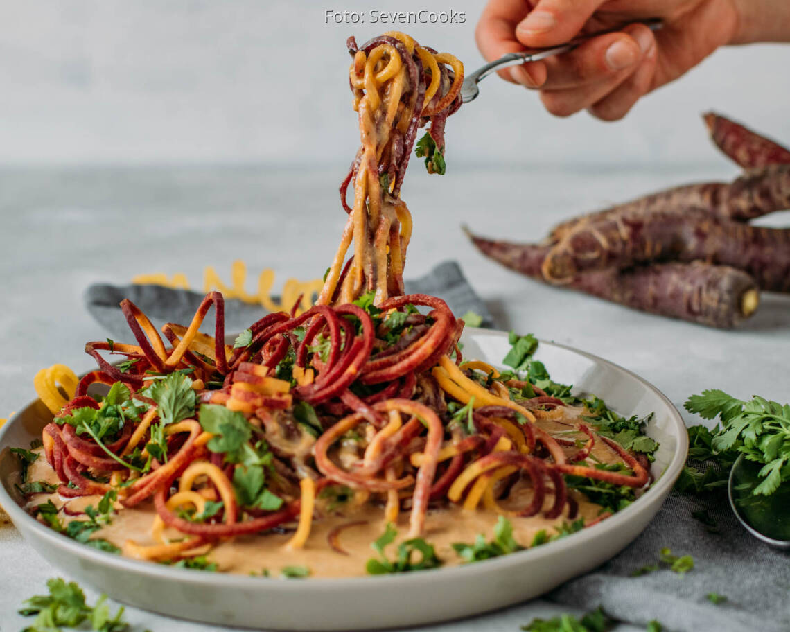 Veganes Rezept: Zoodles aus Urkarotten mit Mandelsahne 1