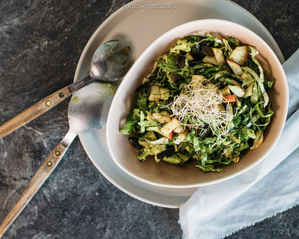 Veganes Rezept: Zuckerhut-Salat mit Kürbiskernöl 2