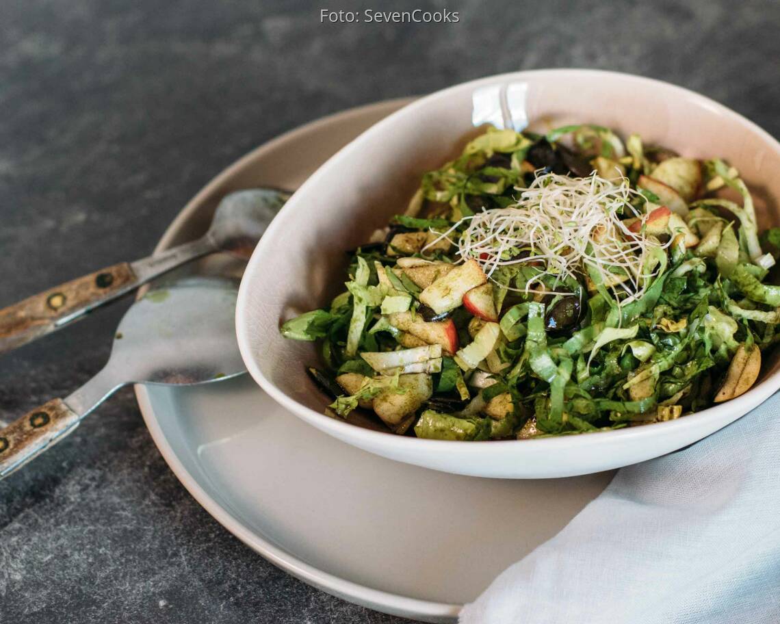 Veganes Rezept: Zuckerhut-Salat mit Kürbiskernöl 3