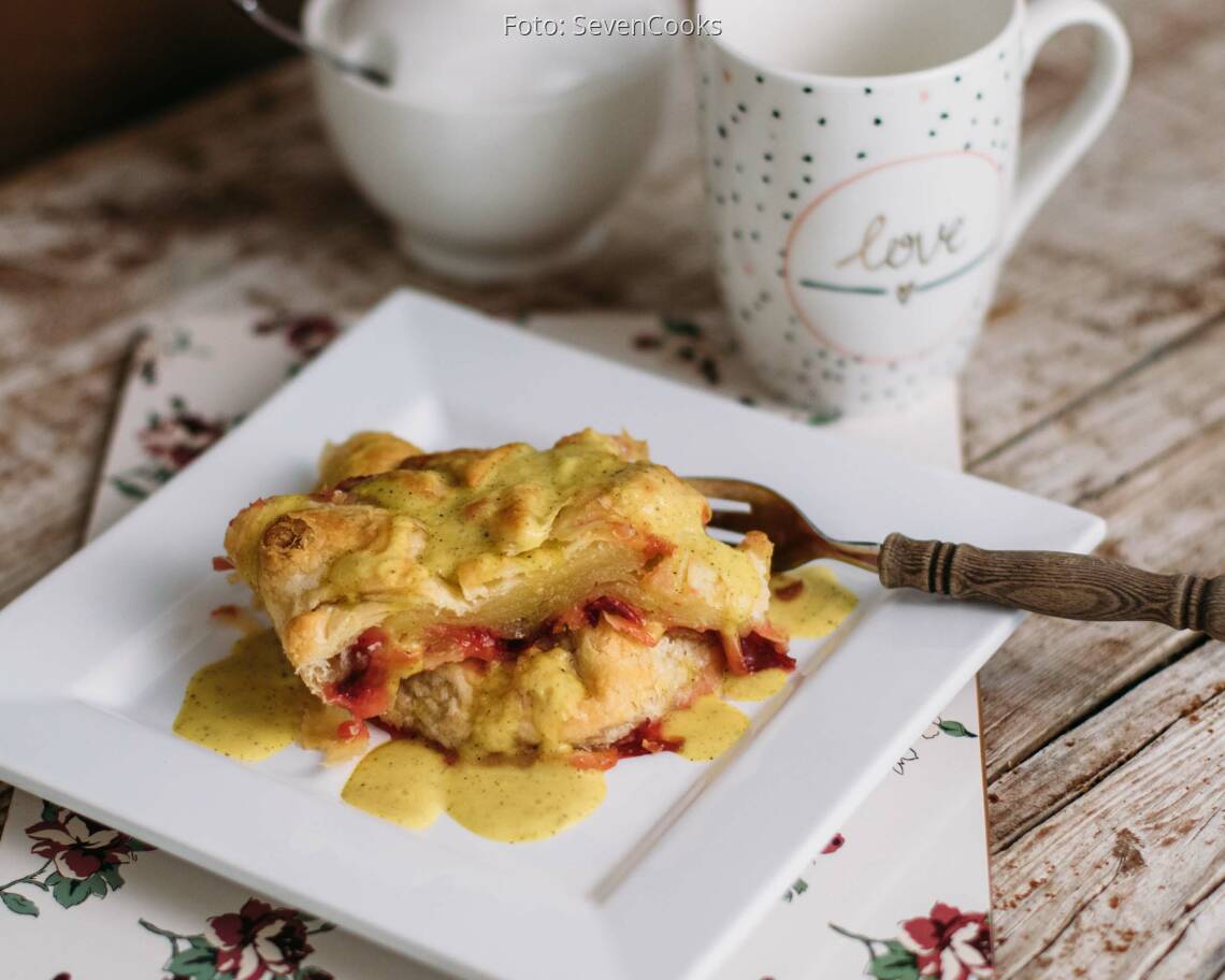 Fertiges Rezept: Zwetschgenstrudel mit Vanillesoße