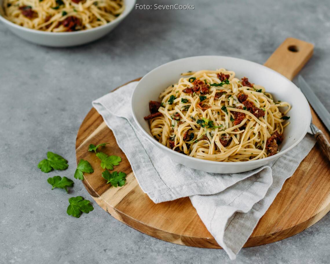 Vegetarisches Gericht: Pasta mit getrockneten Tomaten und Mozzarella 3
