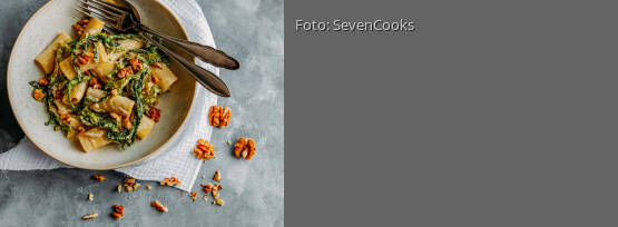 Rezeptbild für "Walnuss-Wirsing-Pfanne mit Nudeln"