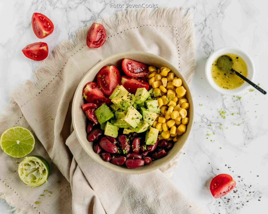 Vegetarisches Rezept: 5 Zutaten Bowl mit Avocado