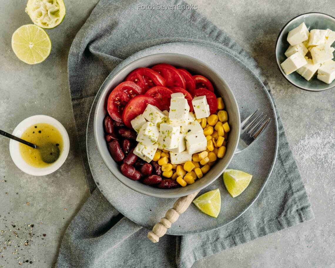Vegetarisches Rezept: 5 Zutaten Bowl mit Feta
