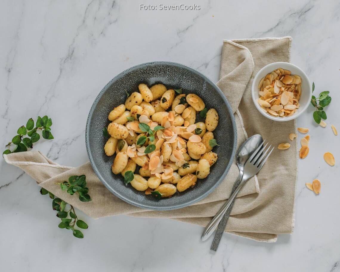 Vegetarisches Rezept: 5 Zutaten: Gnocchi mit brauner Butter und Oregano 1