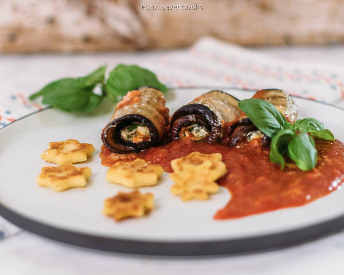 Vegetarisches Rezept: Aubergineninvoltini mit Spinat-Ricottafüllung und Gnocchi-Sternen 2